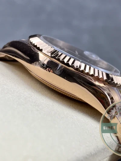 Replica Sky-Dweller 42 mm Everose gold 326935 Black Dial 42mm - Luxury Replica Watch