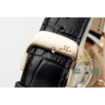 Winding crown at 3 o'clock set into the polished rose gold caseband of the Q1372510
