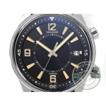 Vanilla lume hour and minute hands over the sunray-brushed black centre