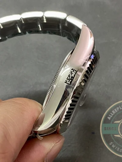Superclone Rolex Sky-Dweller 326238 42mm Mint Dial Oyster - Swiss-Made Clone Watch