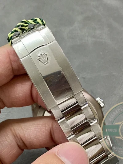 Superclone Rolex Sky-Dweller 326238 42mm Mint Dial Oyster - Swiss-Made Clone Watch