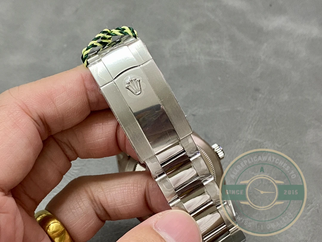Superclone Rolex Sky-Dweller 326238 42mm Mint Dial Oyster - Swiss-Made Clone Watch