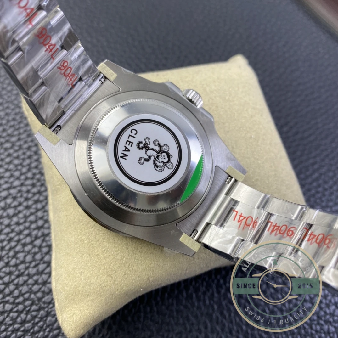 Superclone Rolex Submariner Hulk 40mm Green Dial 116610LV - Budget Luxury Replica Watch