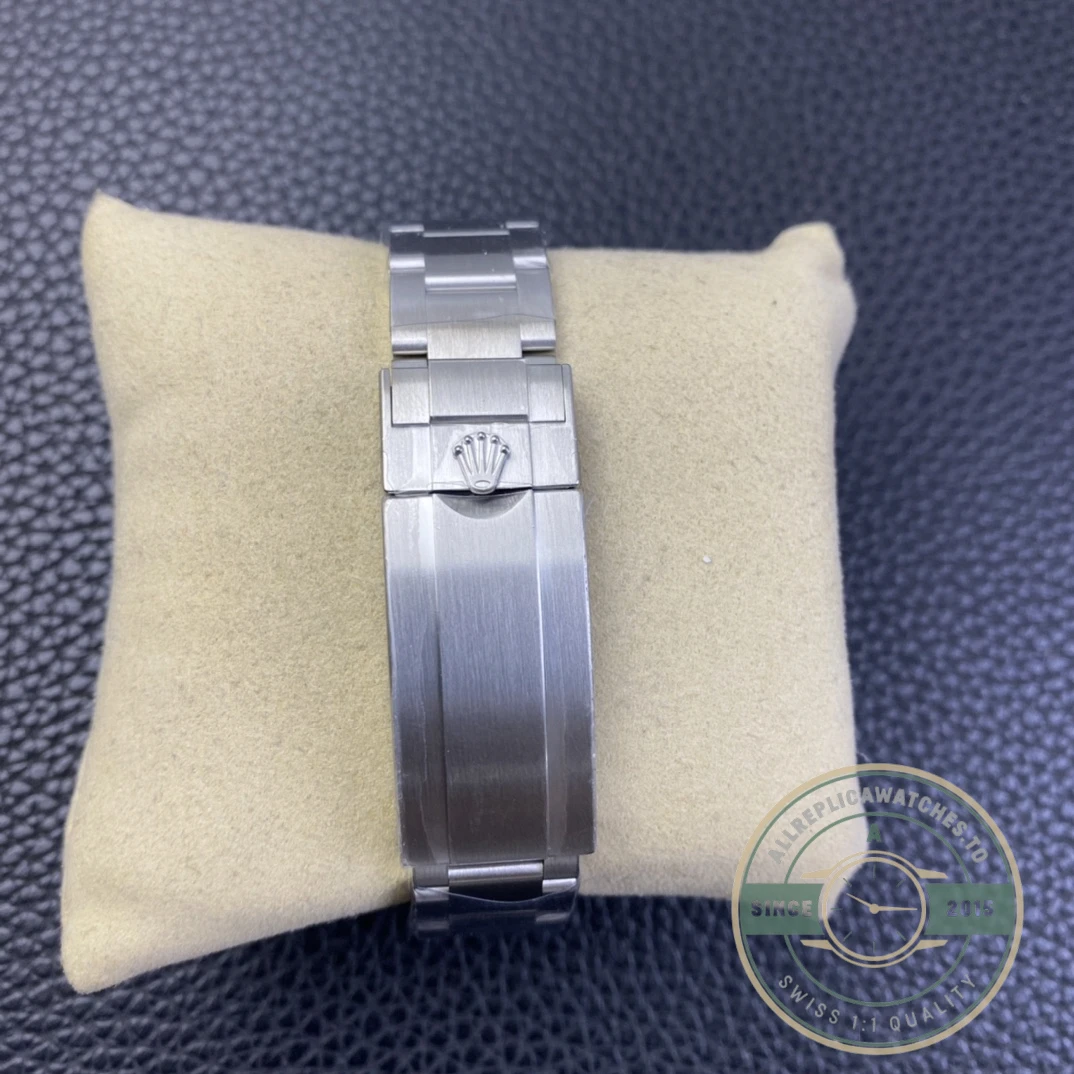 Superclone Rolex Submariner Hulk 40mm Green Dial 116610LV - 1:1 Swiss Replica Watch
