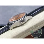 A bidirectional winding rotor turns behind the sapphire case back