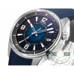 Crown at 2 o'clock turning the internal bezel one click at a time