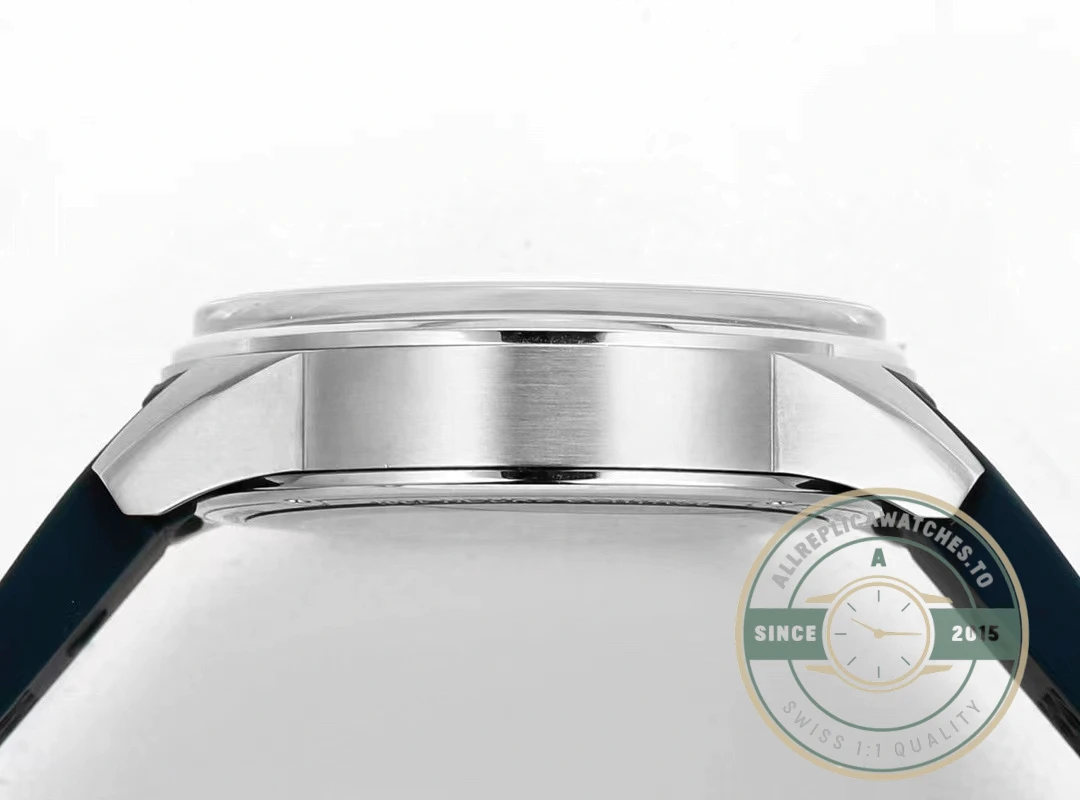 Swiss Clone Jaeger-LeCoultre Polaris Date 42mm Q906868J Blue Dial - Premium Super Clone Watch