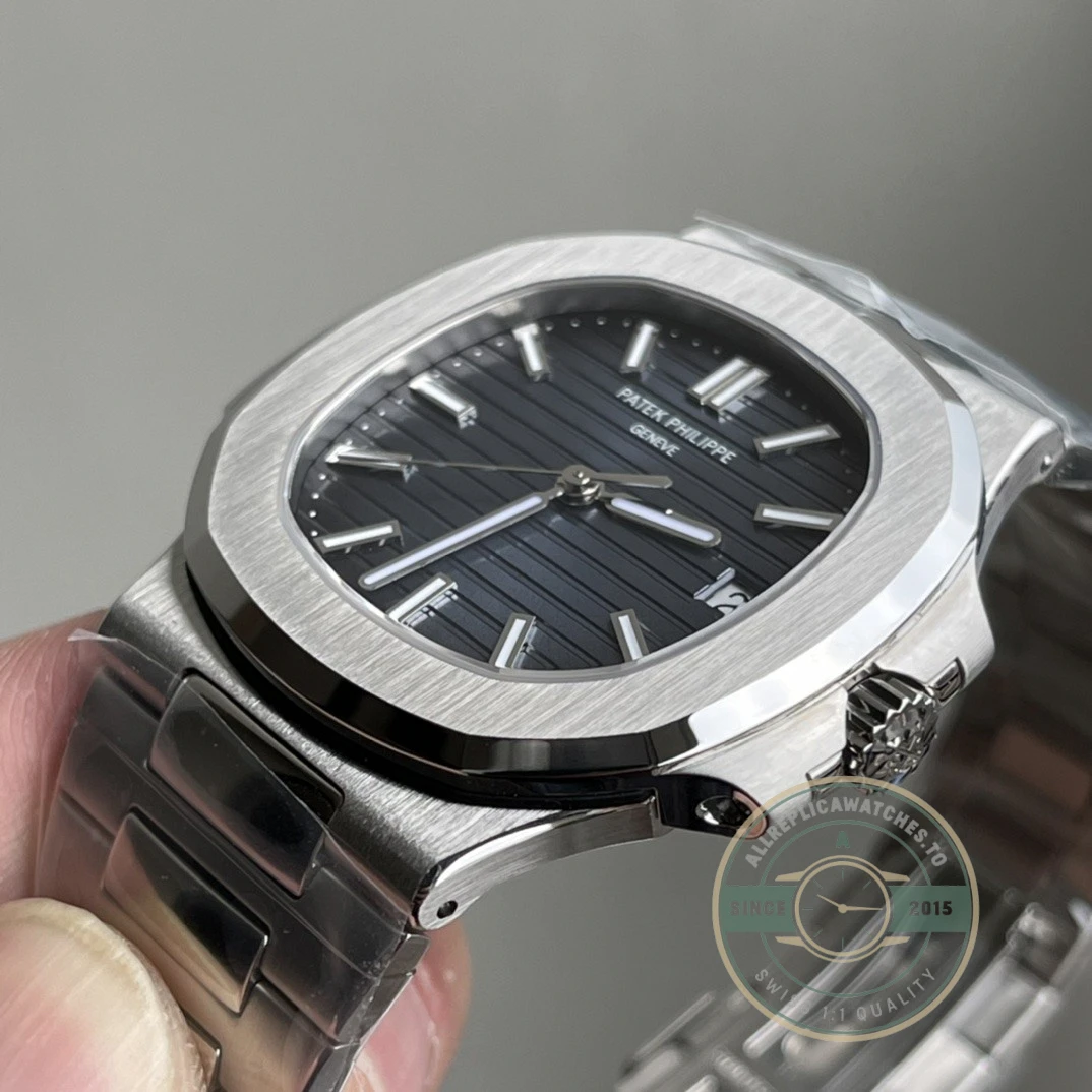 Replica Nautilus 5711-1A 40 mm Stainless Steel Black Dial