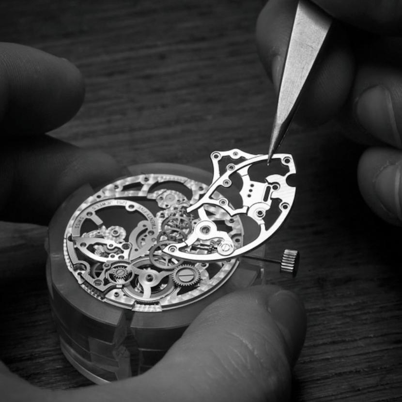 Skeleton watch movement Geneva stripes bridge finishing