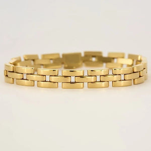 Cartier Panthère bracelet links macro detail