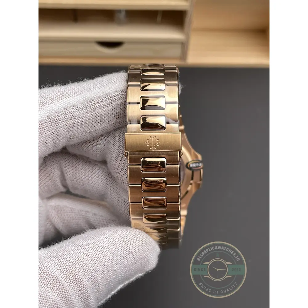 Replica Nautilus 5711/1R-001 Patek Philippe 40 mm, Rose Gold, Black Dial