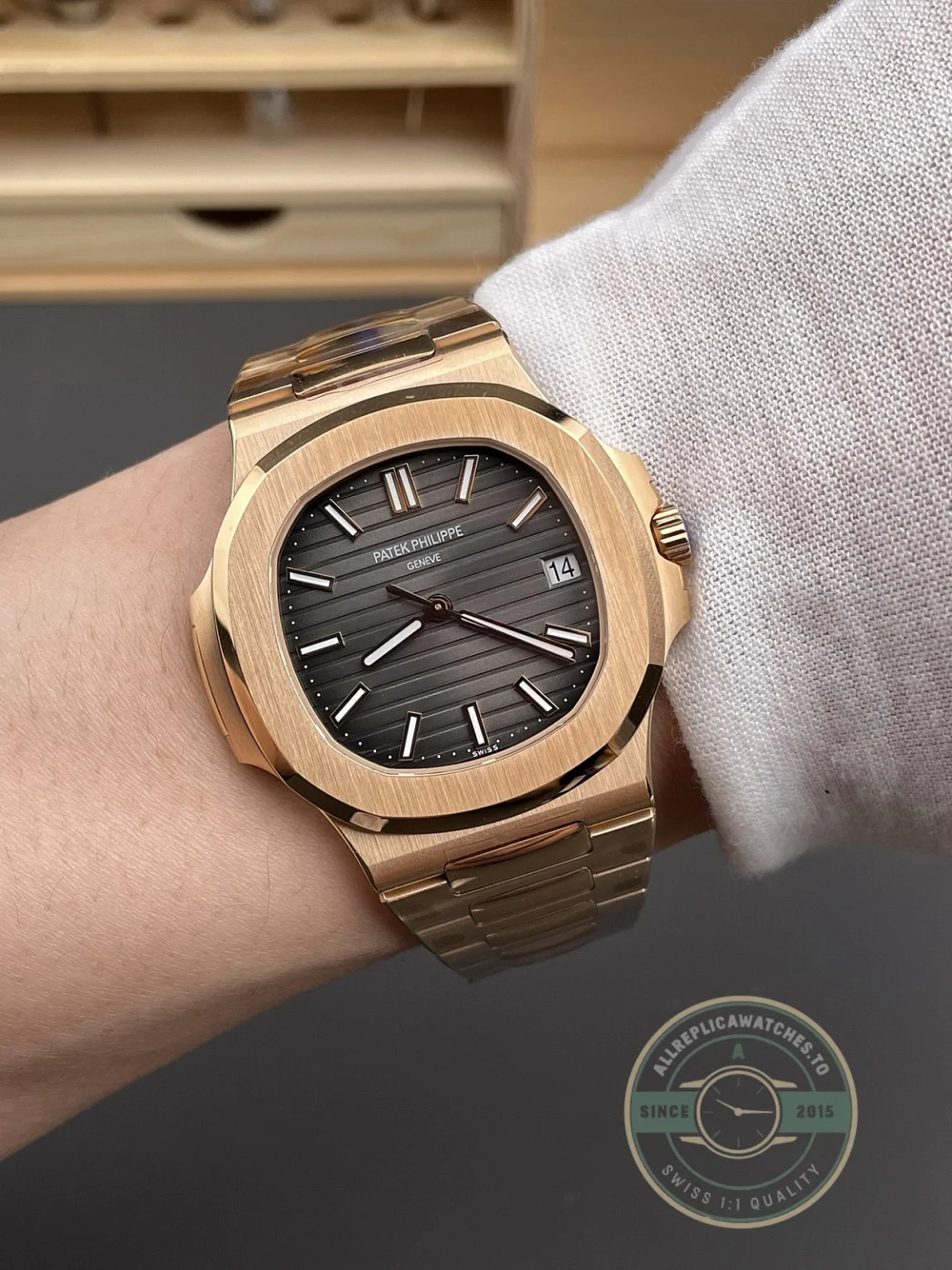 Replica Nautilus 5711/1R-001 Patek Philippe 40 mm, Rose Gold, Black Dial