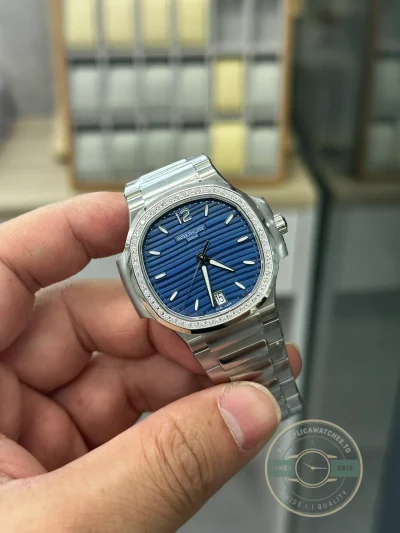 Nautilus 7118/1200A-001 Patek Philippe “Ladies Automatic”. 35.2 mm, Steel, Blue Dial
