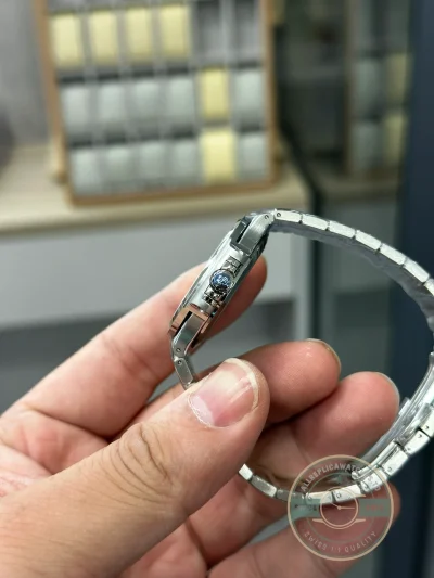 Nautilus 7118/1200A-010 Patek Philippe “Ladies Automatic”. 35.2 mm, Steel, White Dial