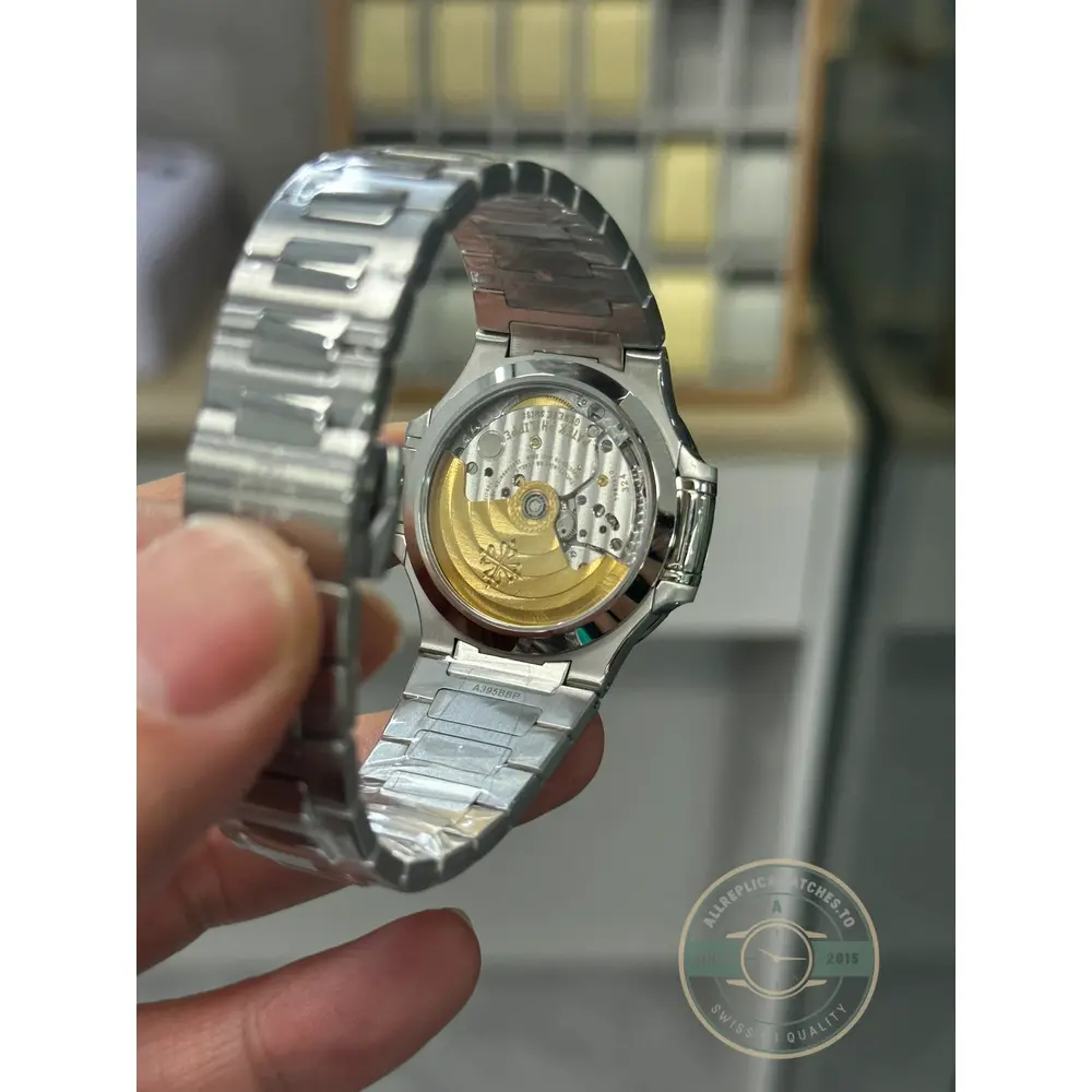 Nautilus 7118/1200A-010 Patek Philippe “Ladies Automatic”. 35.2 mm, Steel, White Dial