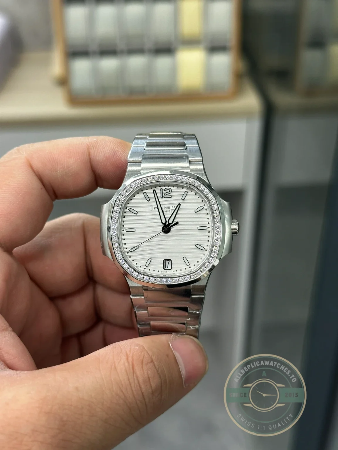 Nautilus 7118/1200A-010 Patek Philippe “Ladies Automatic”. 35.2 mm, Steel, White Dial