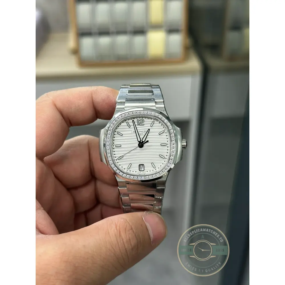 Nautilus 7118/1200A-010 Patek Philippe “Ladies Automatic”. 35.2 mm, Steel, White Dial