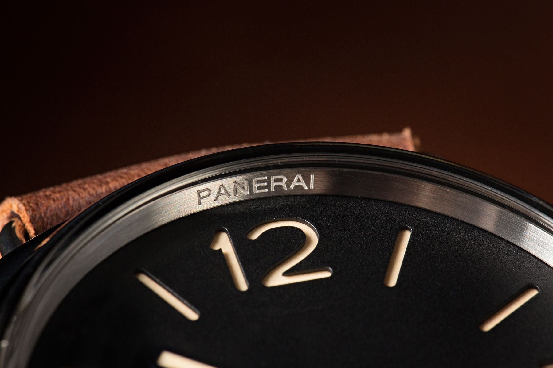 Panerai Luminor Due replica sandwich dial with luminous markers closeup