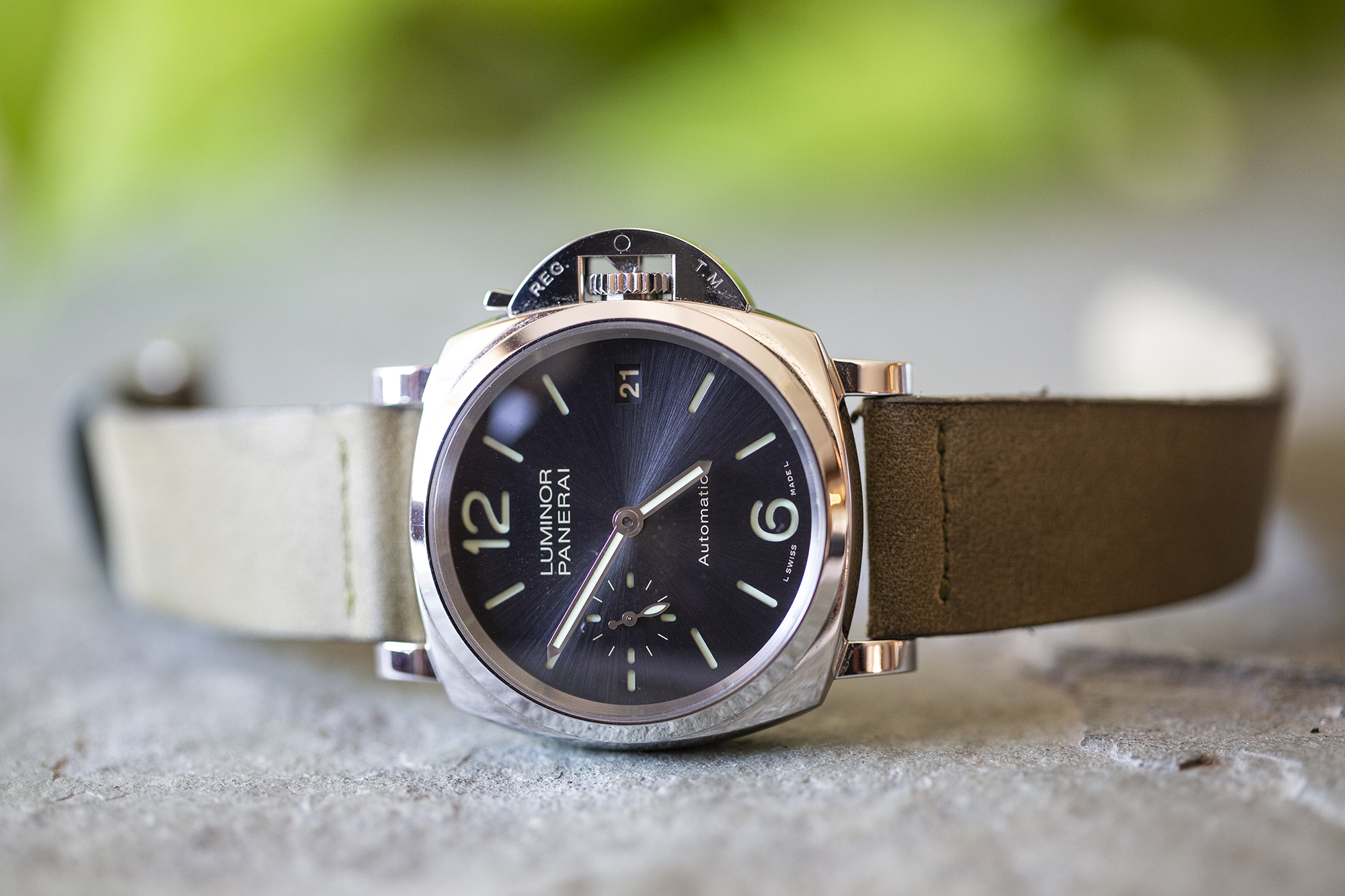 Panerai Luminor Due replica thin profile side view with crown guard