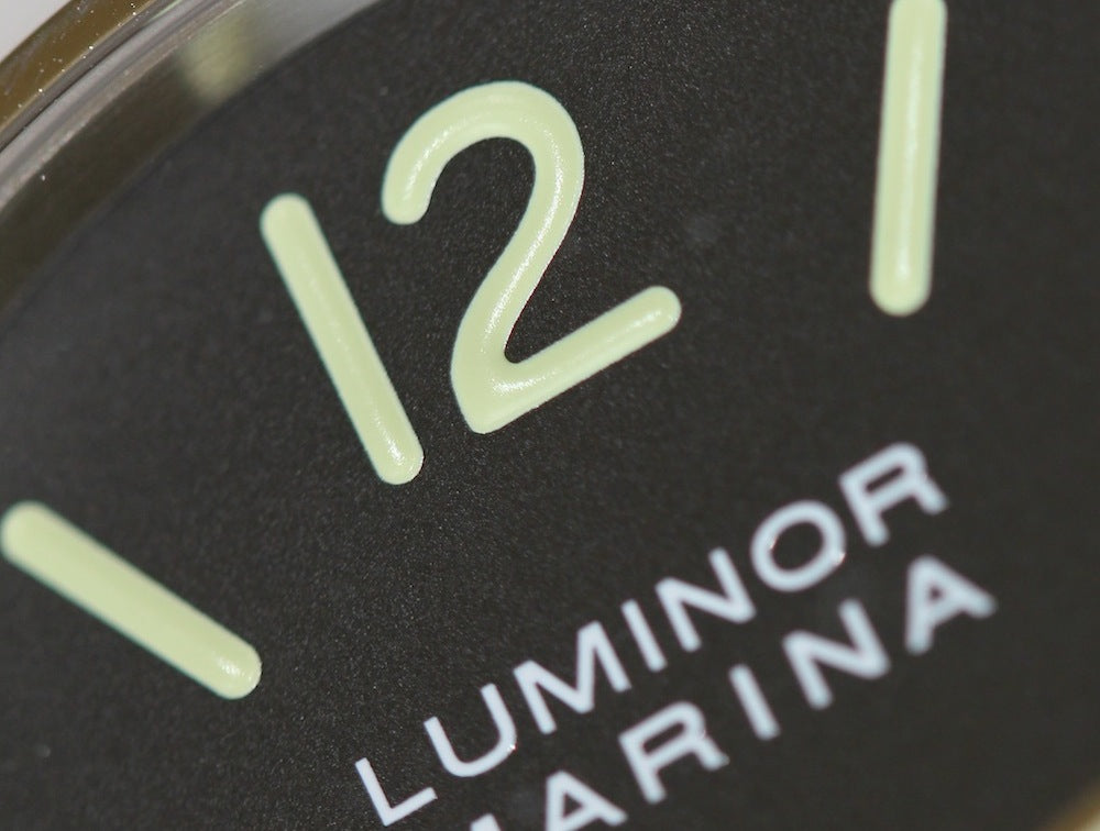 Panerai Luminor sandwich dial macro lume detail