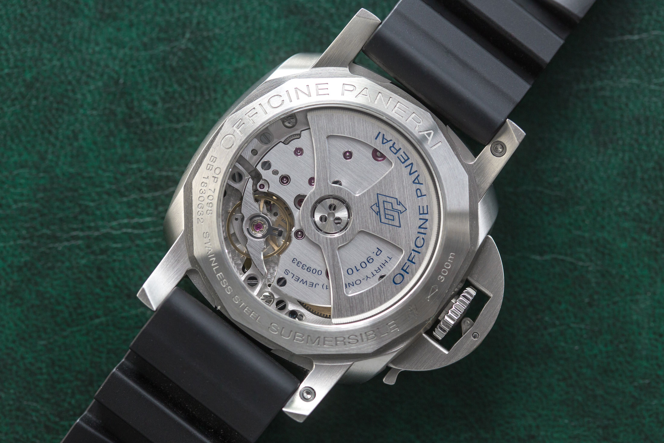 Panerai Submersible replica P.9010 movement through display caseback