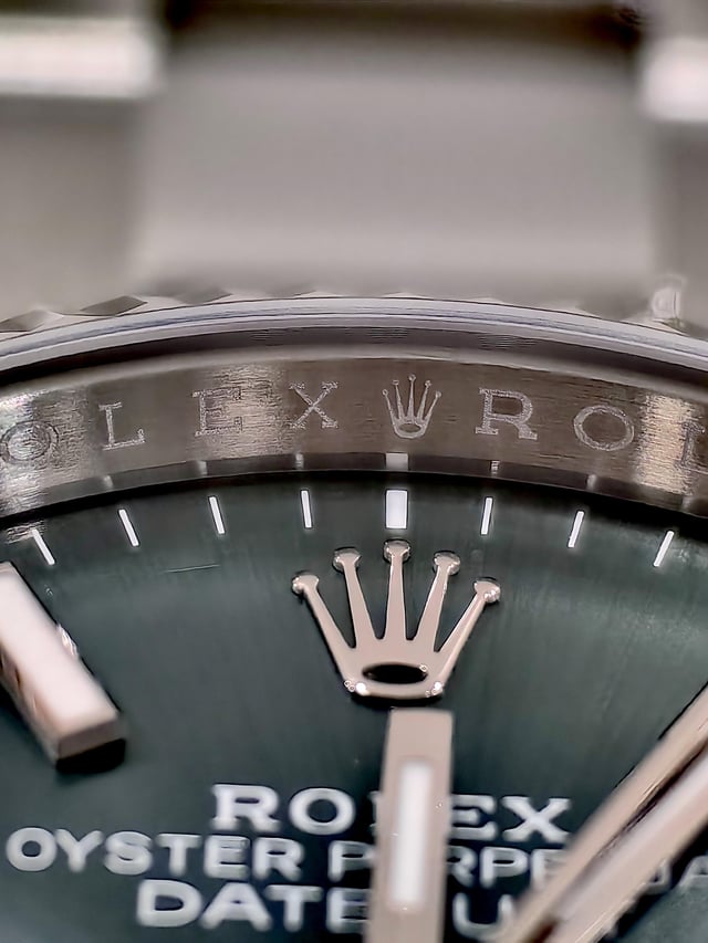 Rolex rehaut inner bezel engraving alignment