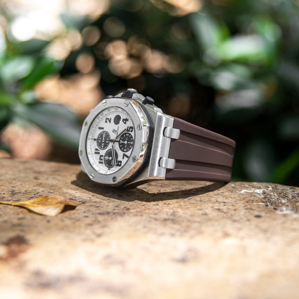 AP Royal Oak Offshore rubber strap and clasp detail