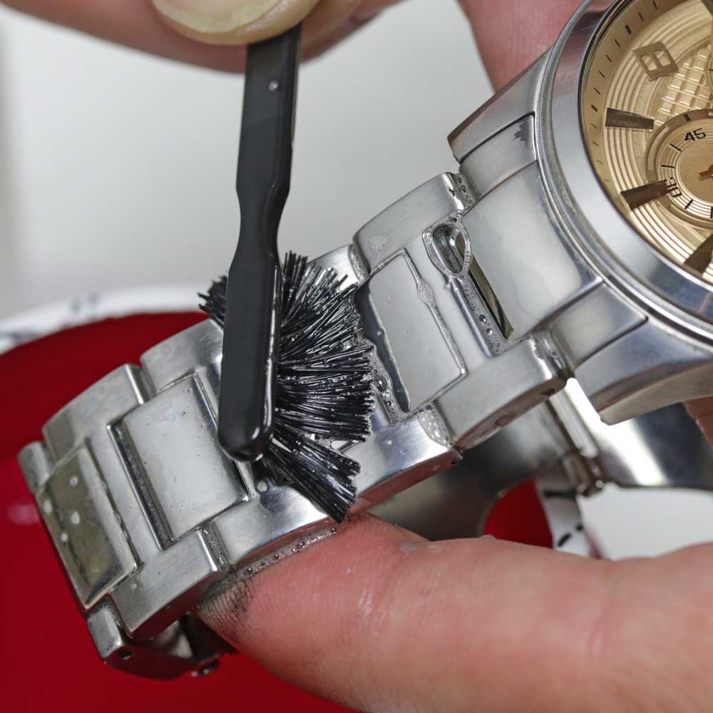 904L steel watch case finishing