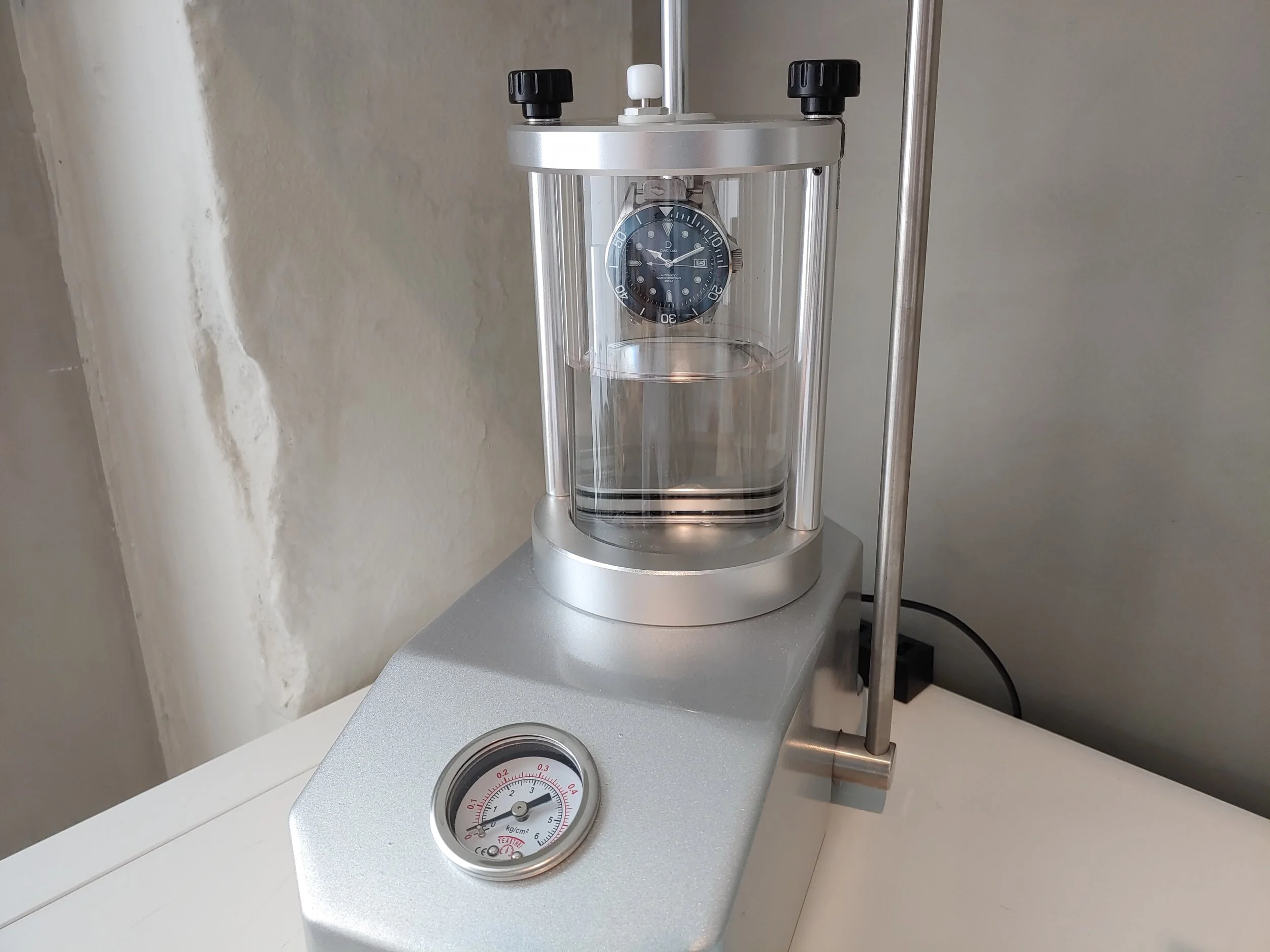 Watch water resistance testing