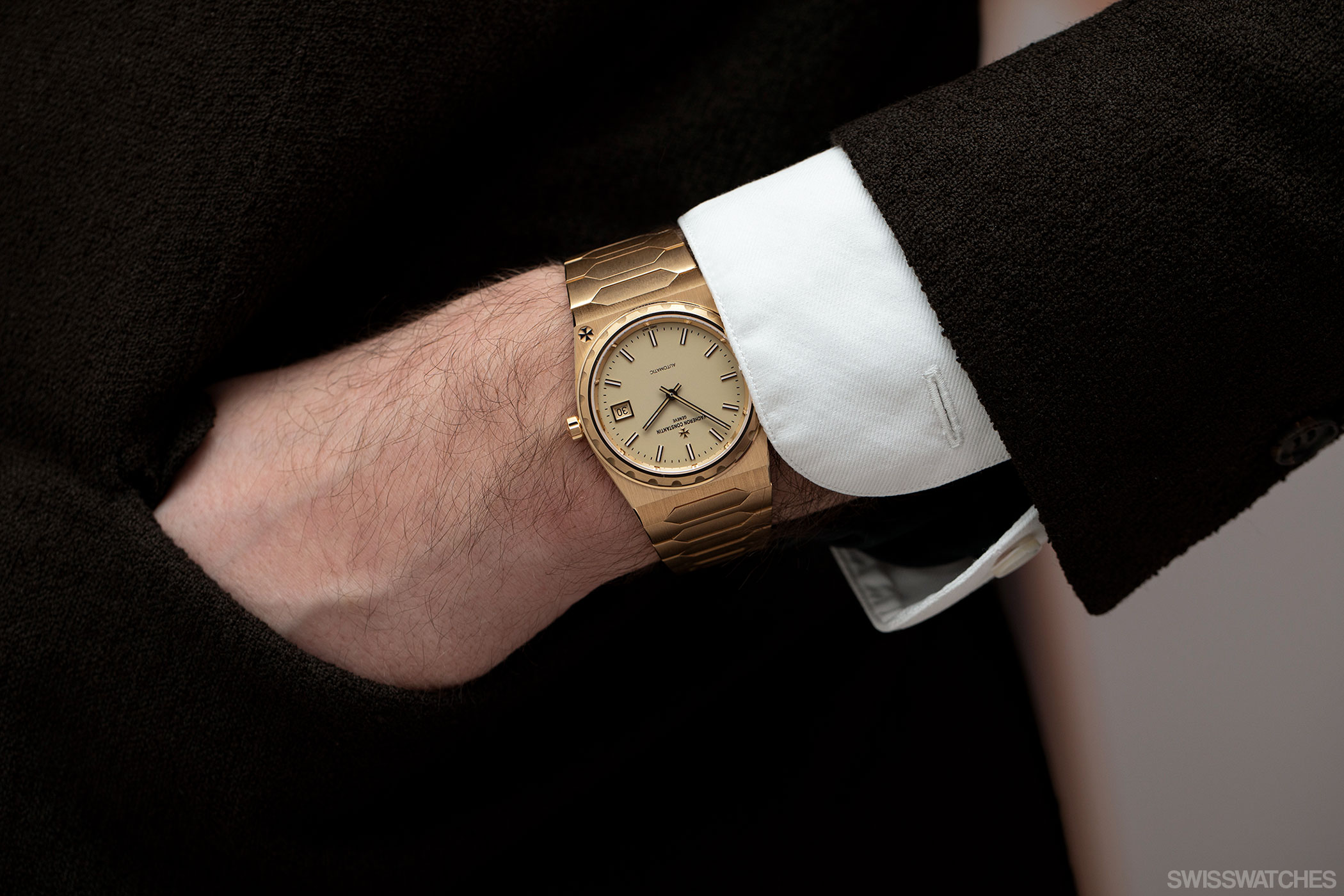 Vacheron Constantin Historiques 222 reissue in yellow gold with integrated bracelet