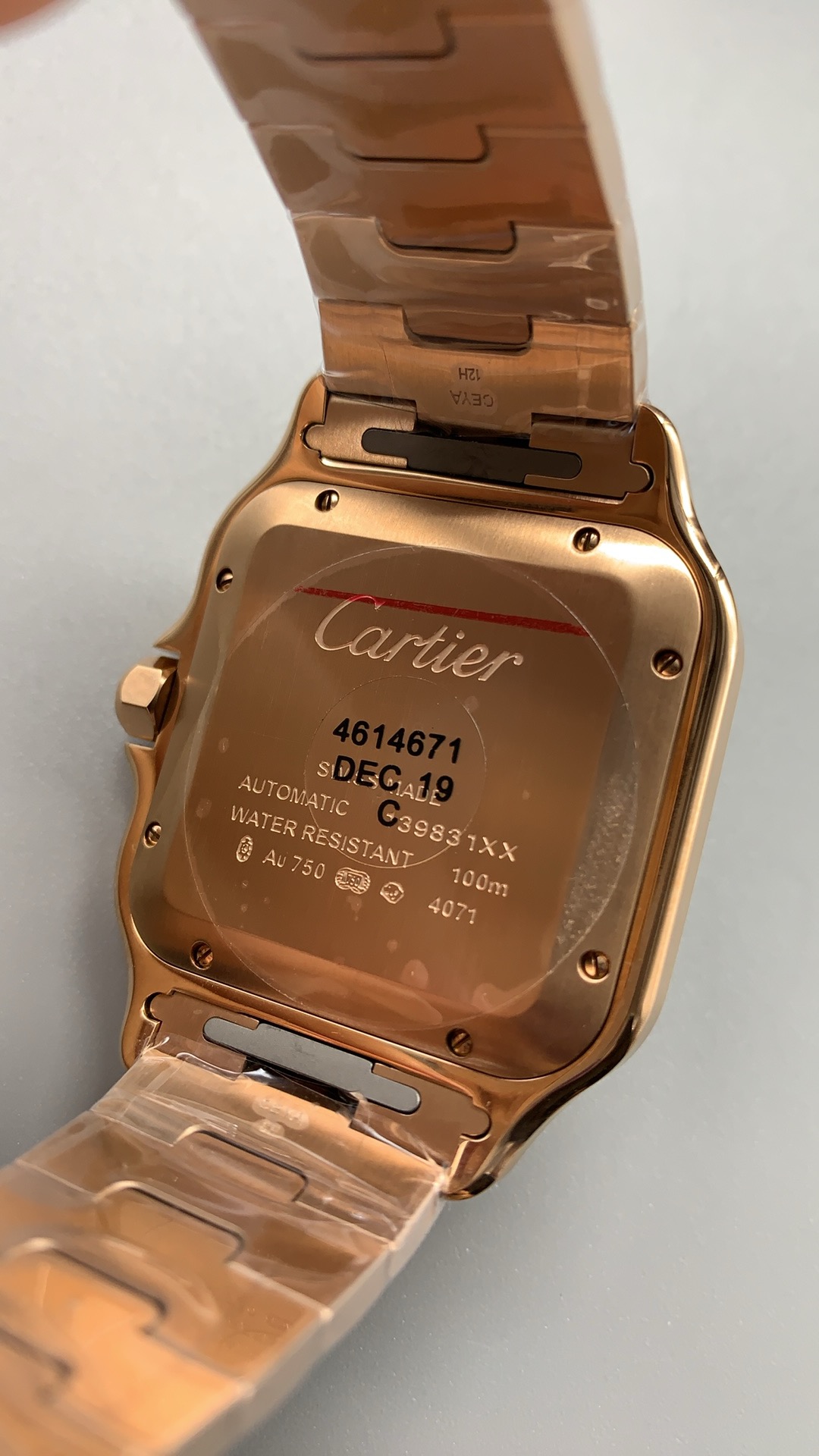 Serial, automatic and Au750 lines engraved across the rose gold caseback