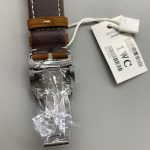 Brown calfskin with cream stitching, released by the button under the lug