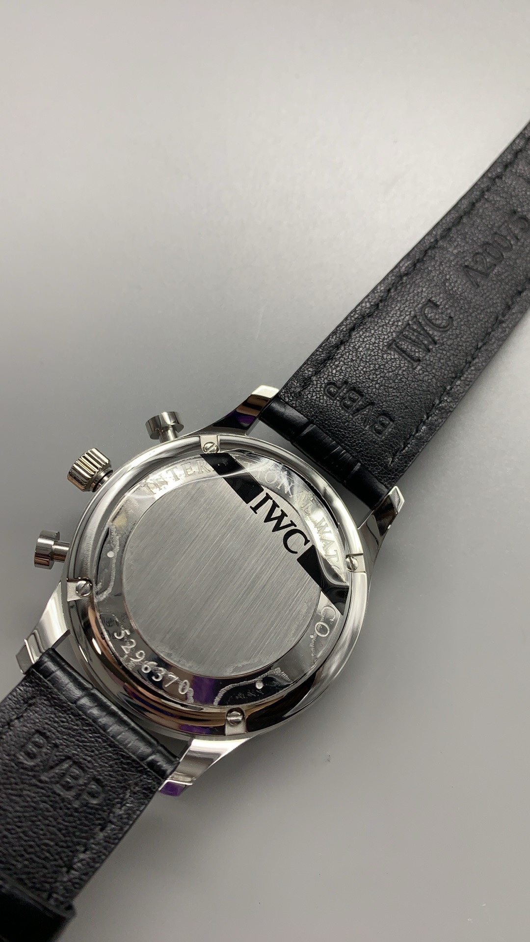 Column-wheel chronograph running to a forty-six hour reserve