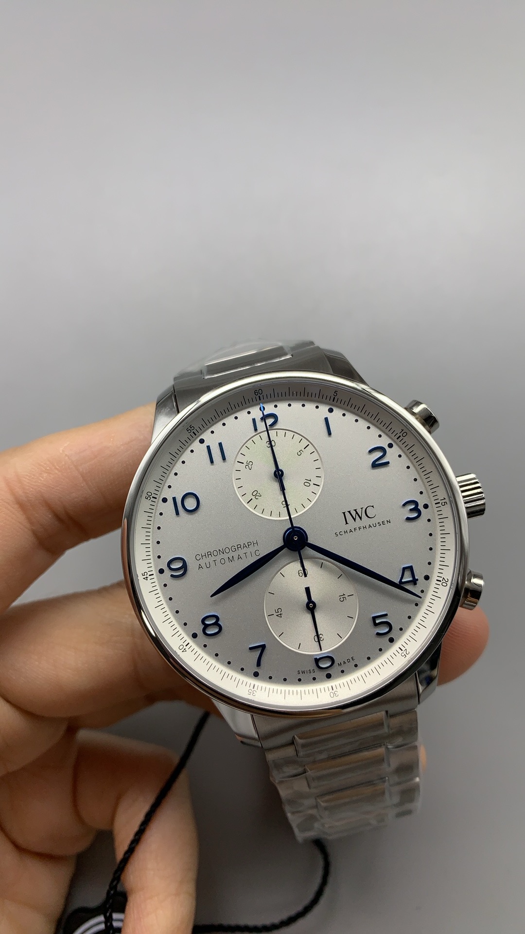 Polished bevels and striping run across the movement bridges