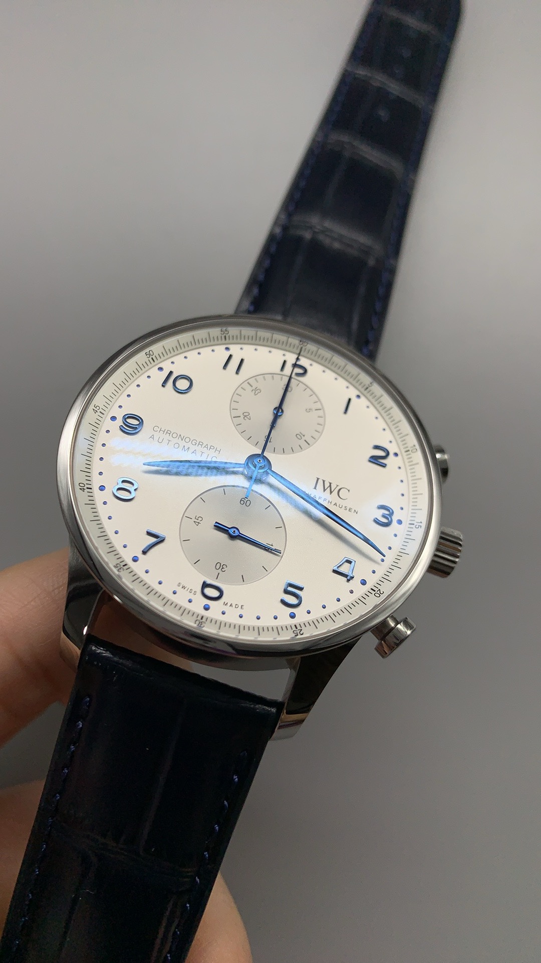 Recessed subdials finished with circular graining inside the silver dial