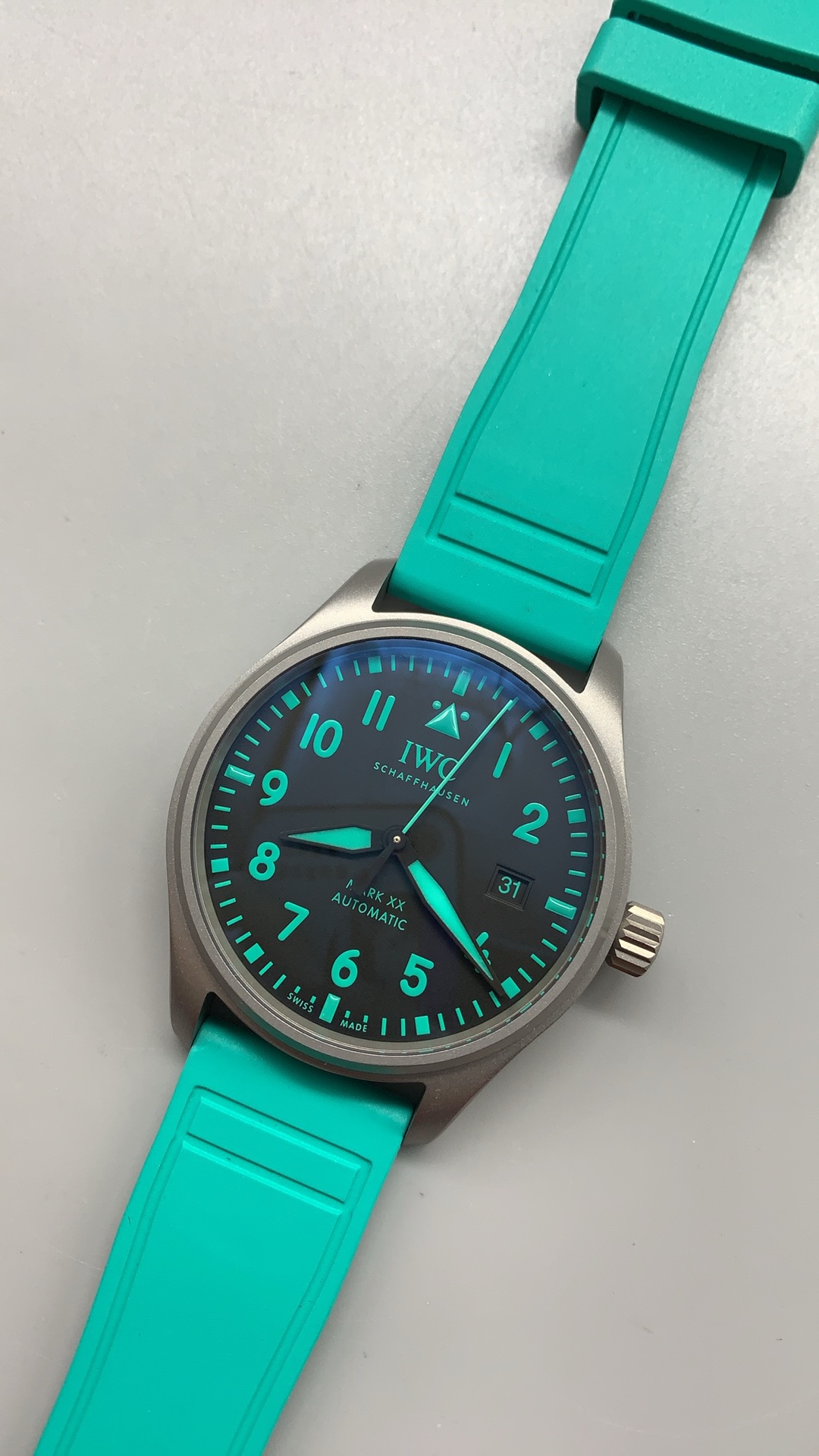 No tachymeter and no chronograph on the plain AMG Mark XX replica dial