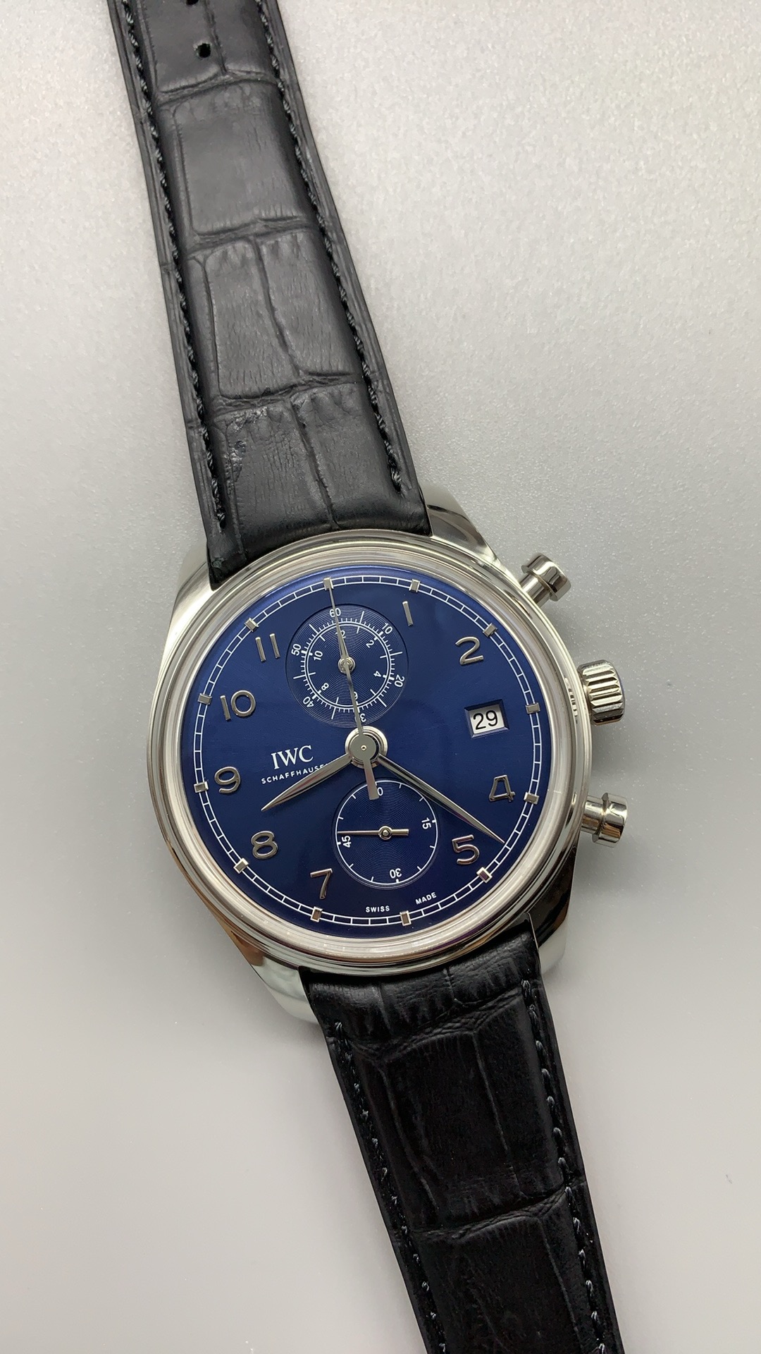 Under a modern blue dial the railroad minute track stays intact