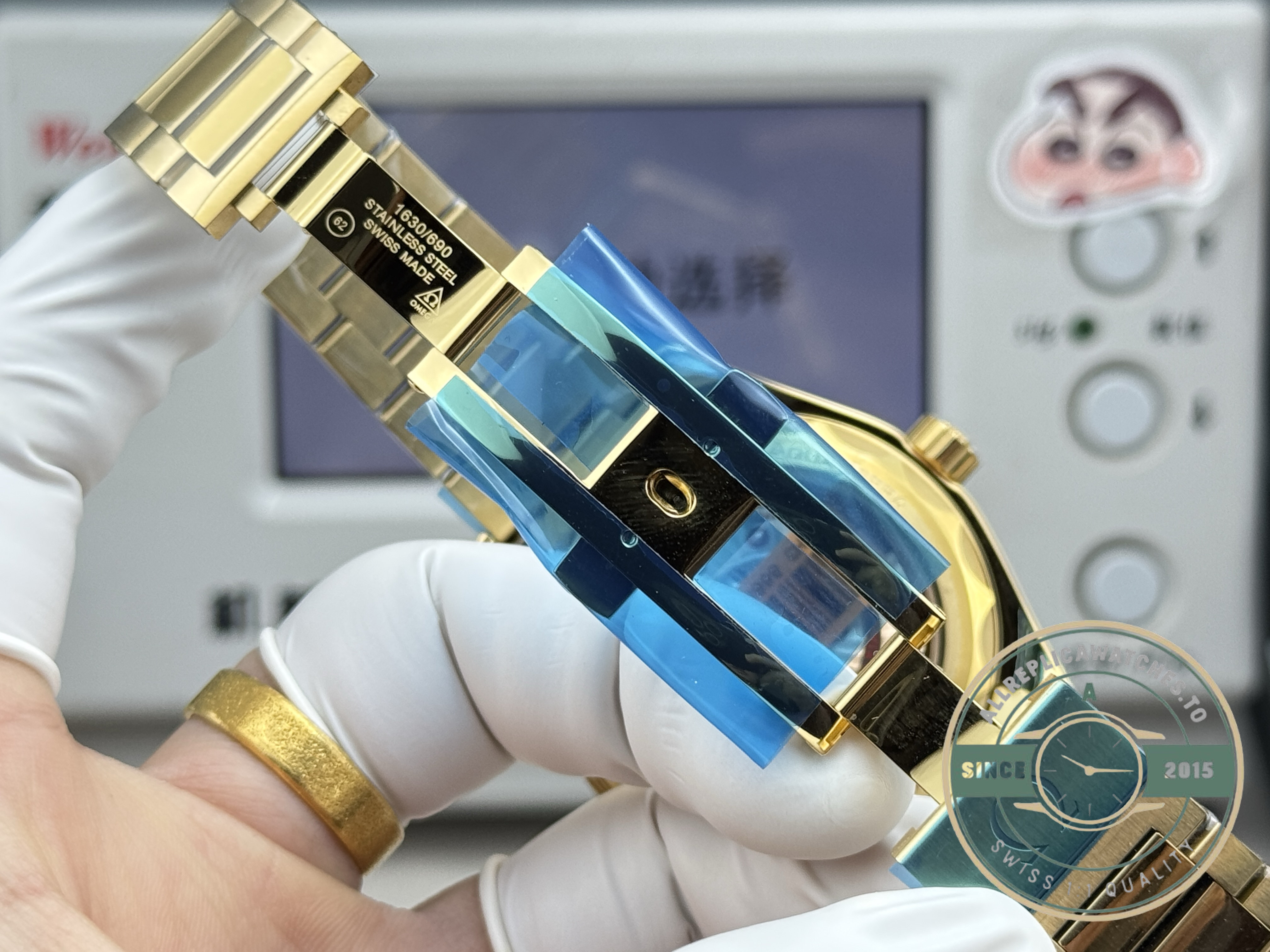 Seamaster family dress watch: the Omega Aqua Terra 150M in 18K gold, clone build