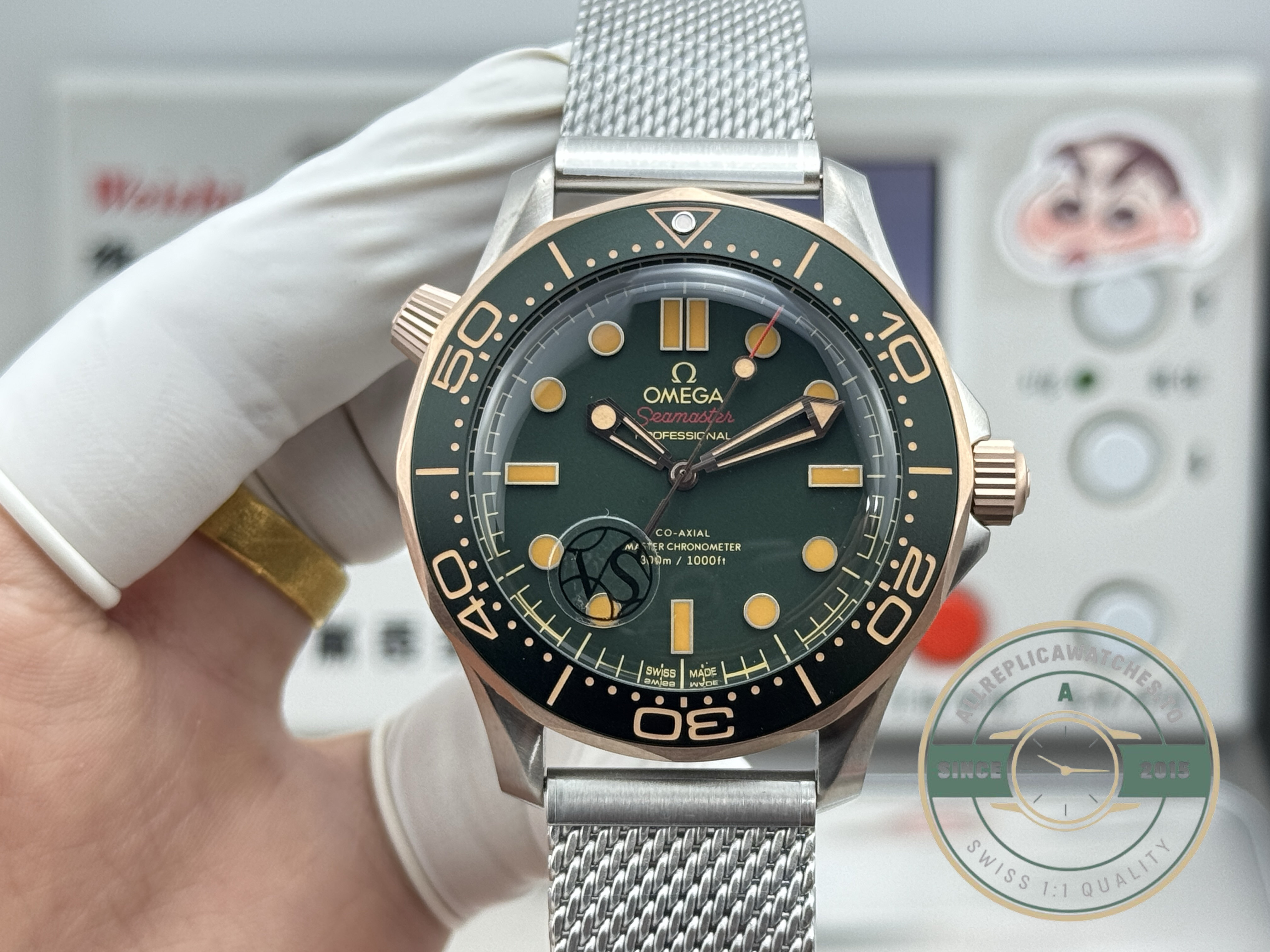 Sunburst gradient moving from forest to emerald across the green Seamaster superclone