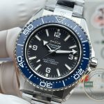 The blue bezel is what sets this 42mm Omega Planet Ocean 600M clone apart from the black