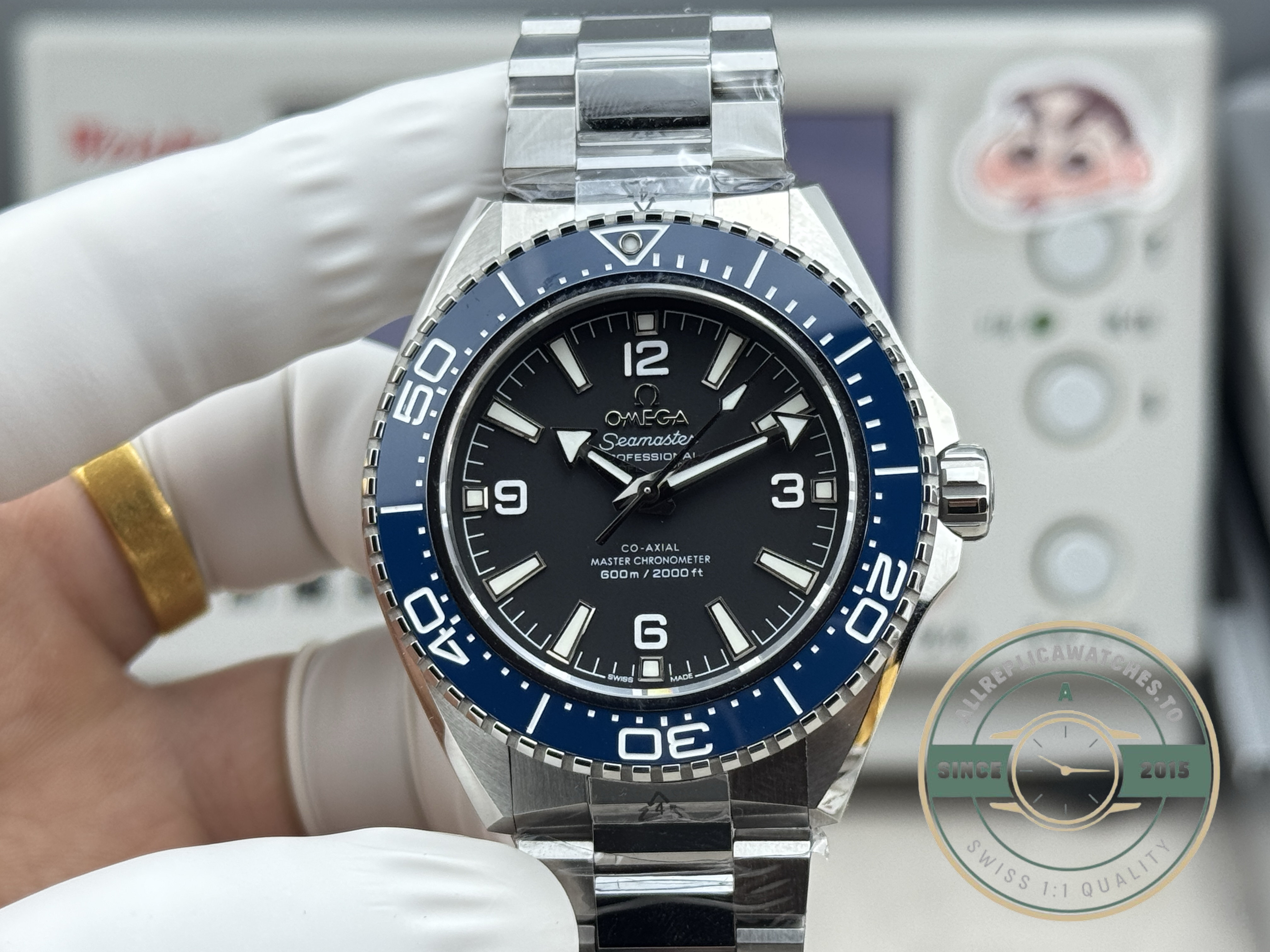 600-metre rating under the blue bezel of this Omega Planet Ocean superclone