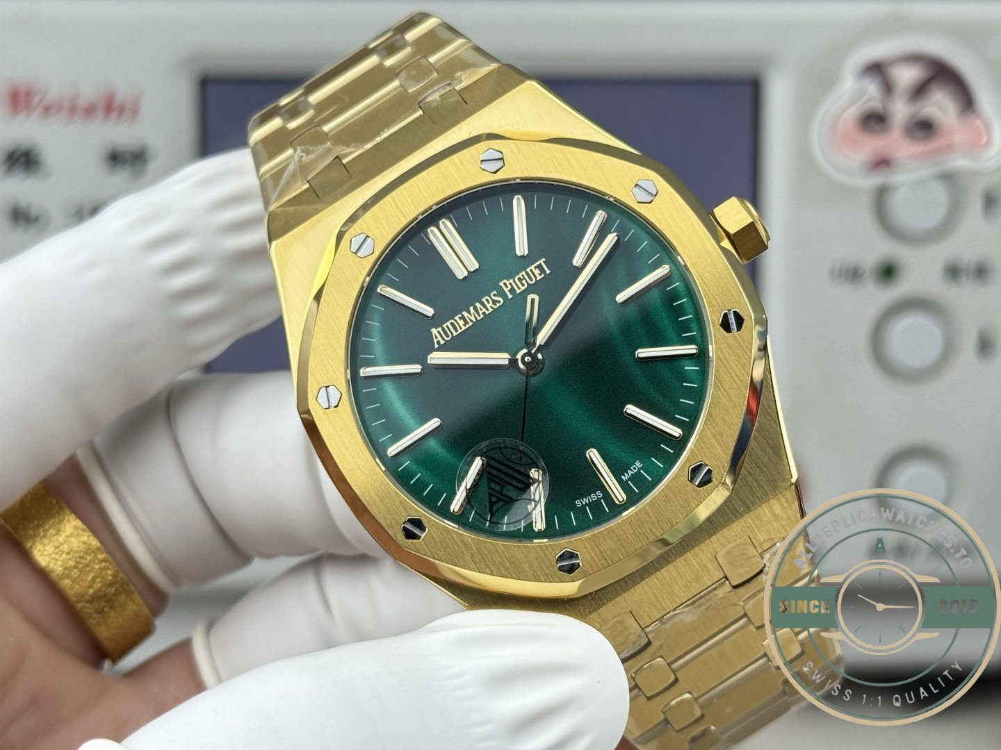 Replica Audemars Piguet Royal Oak 41mm Yellow Gold Green Dial Ref.15513BA.OO.1320BA.01 - Image 3