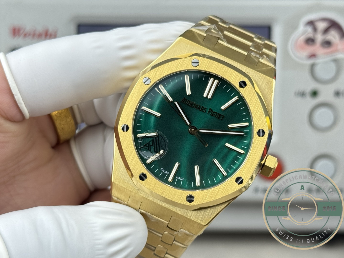Replica Audemars Piguet Royal Oak 41mm Yellow Gold Green Dial Ref.15513BA.OO.1320BA.01 - Image 4