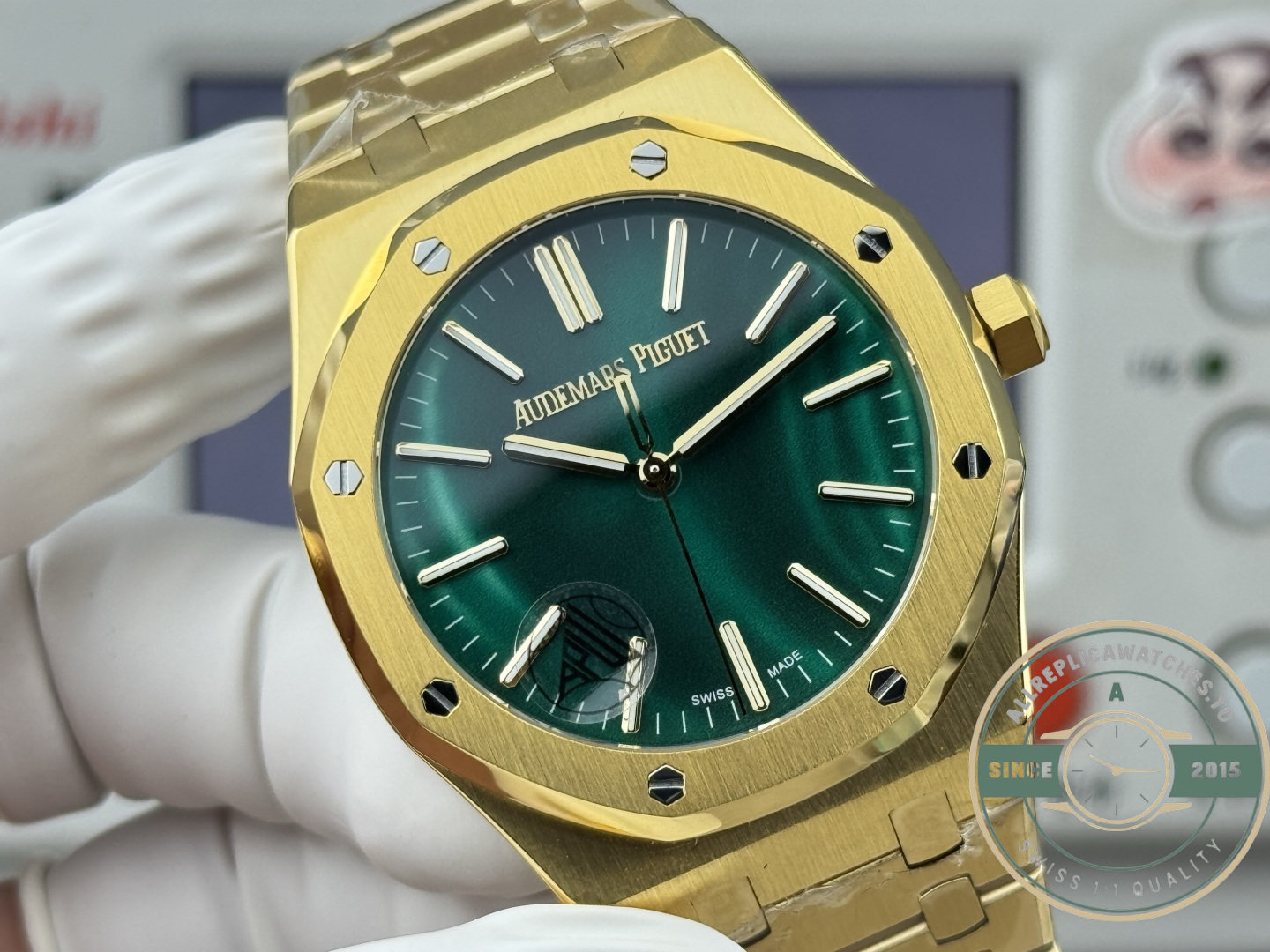 Replica Audemars Piguet Royal Oak 41mm Yellow Gold Green Dial Ref.15513BA.OO.1320BA.01 - Image 5