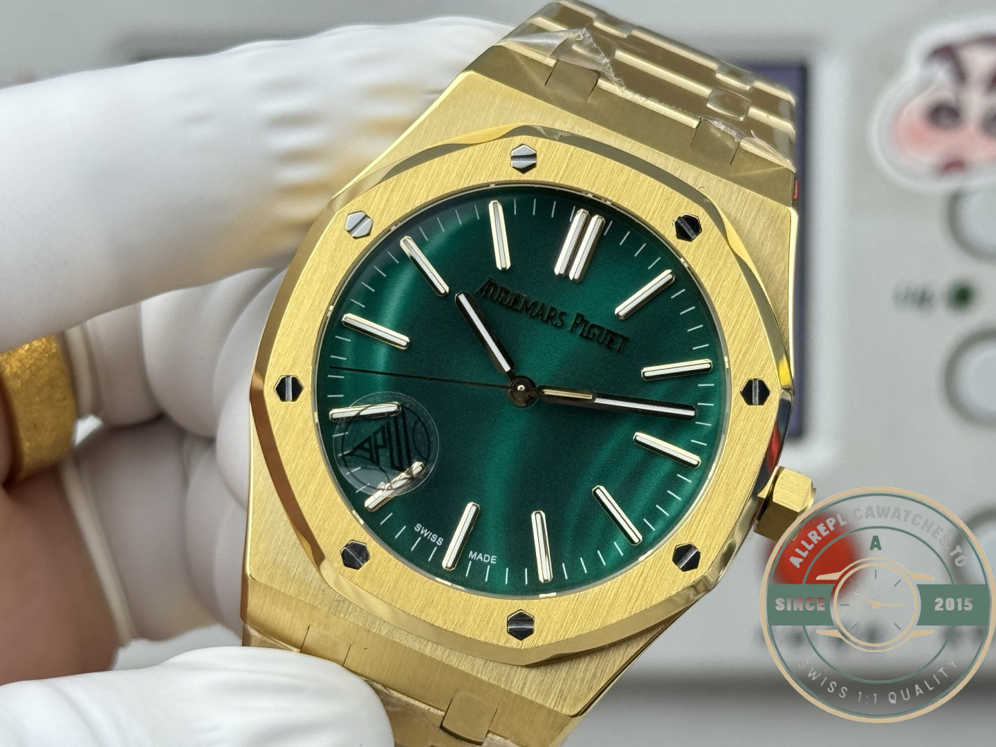 Replica Audemars Piguet Royal Oak 41mm Yellow Gold Green Dial Ref.15513BA.OO.1320BA.01 - Image 6