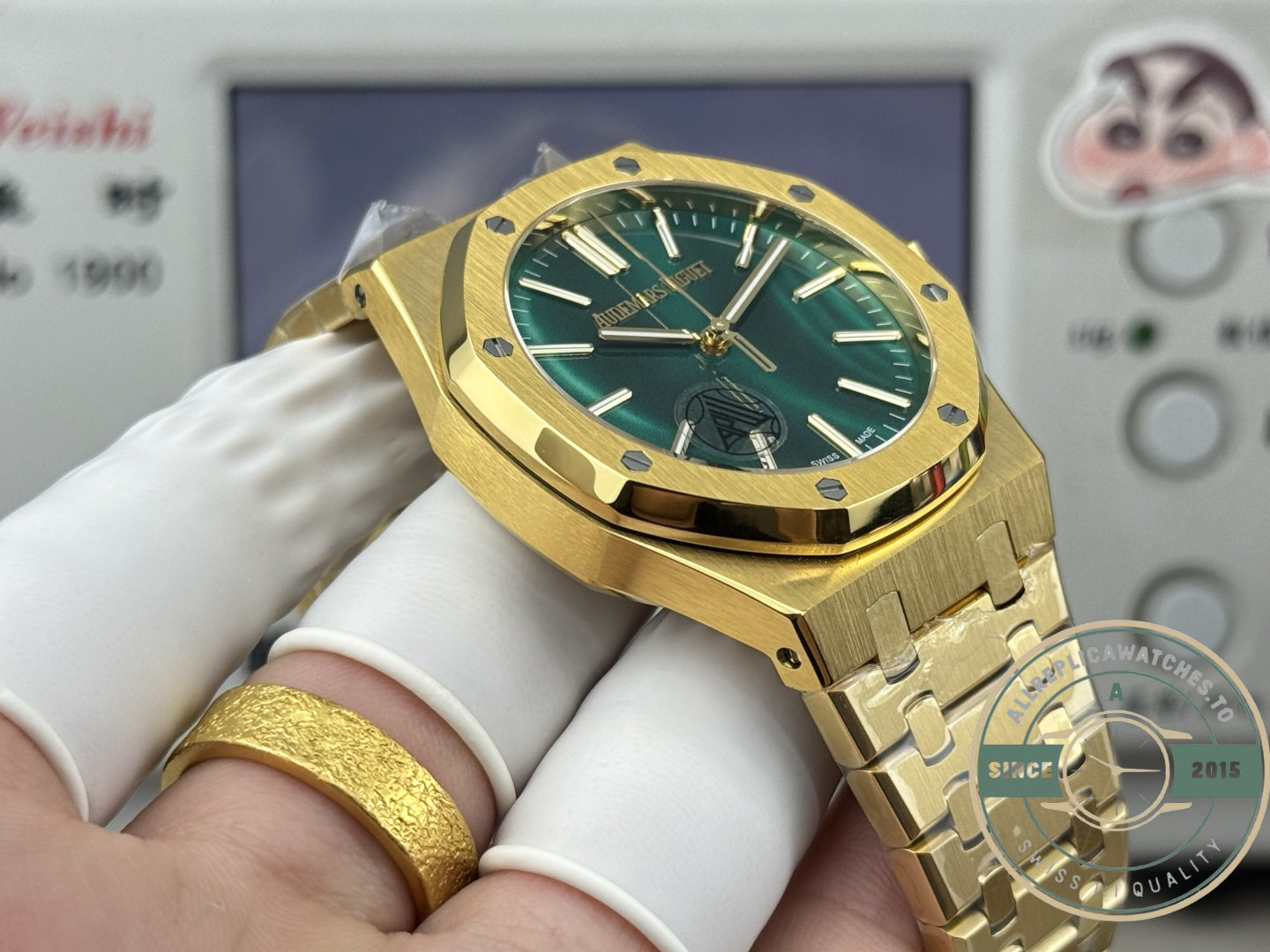 Replica Audemars Piguet Royal Oak 41mm Yellow Gold Green Dial Ref.15513BA.OO.1320BA.01 - Image 7