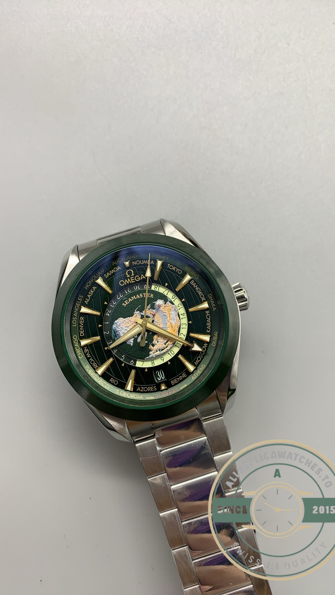 Superclone Omega Aqua Terra Worldtimer fixed polished steel bezel keeping the silhouette clean