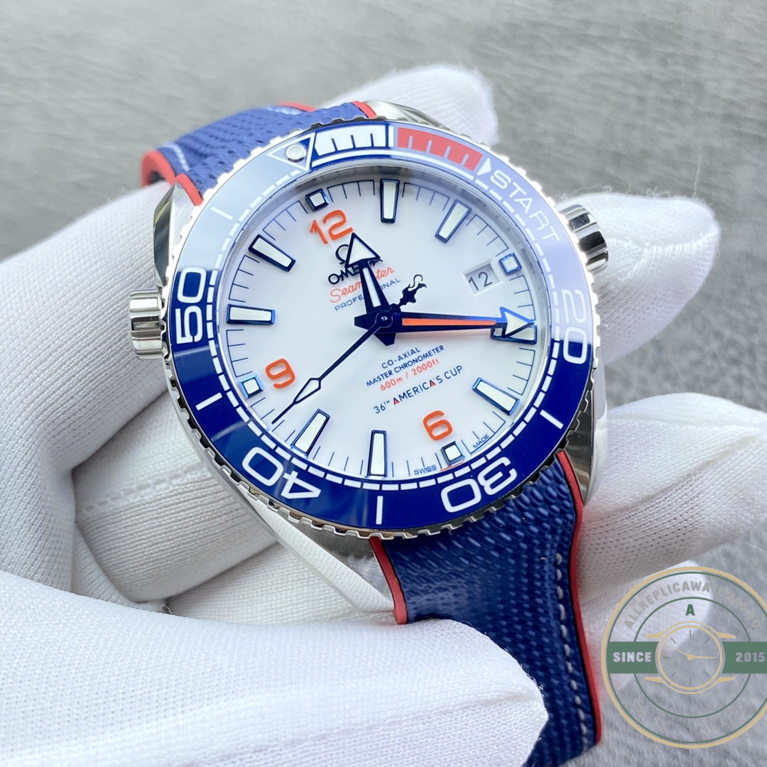 Reinforced caseback built for 6000m of pressure, super clone Omega deep-water Seamaster