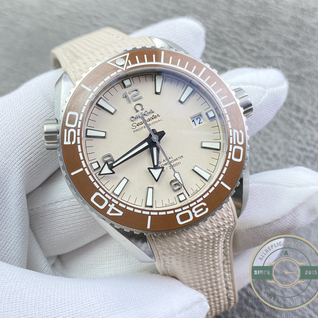 Cal. 8900 is what the VS8900 in this beige-dial Planet Ocean super clone follows