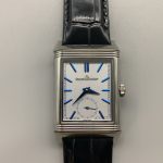 Thin minute track running around the perimeter of the silvered grained Reverso replica dial